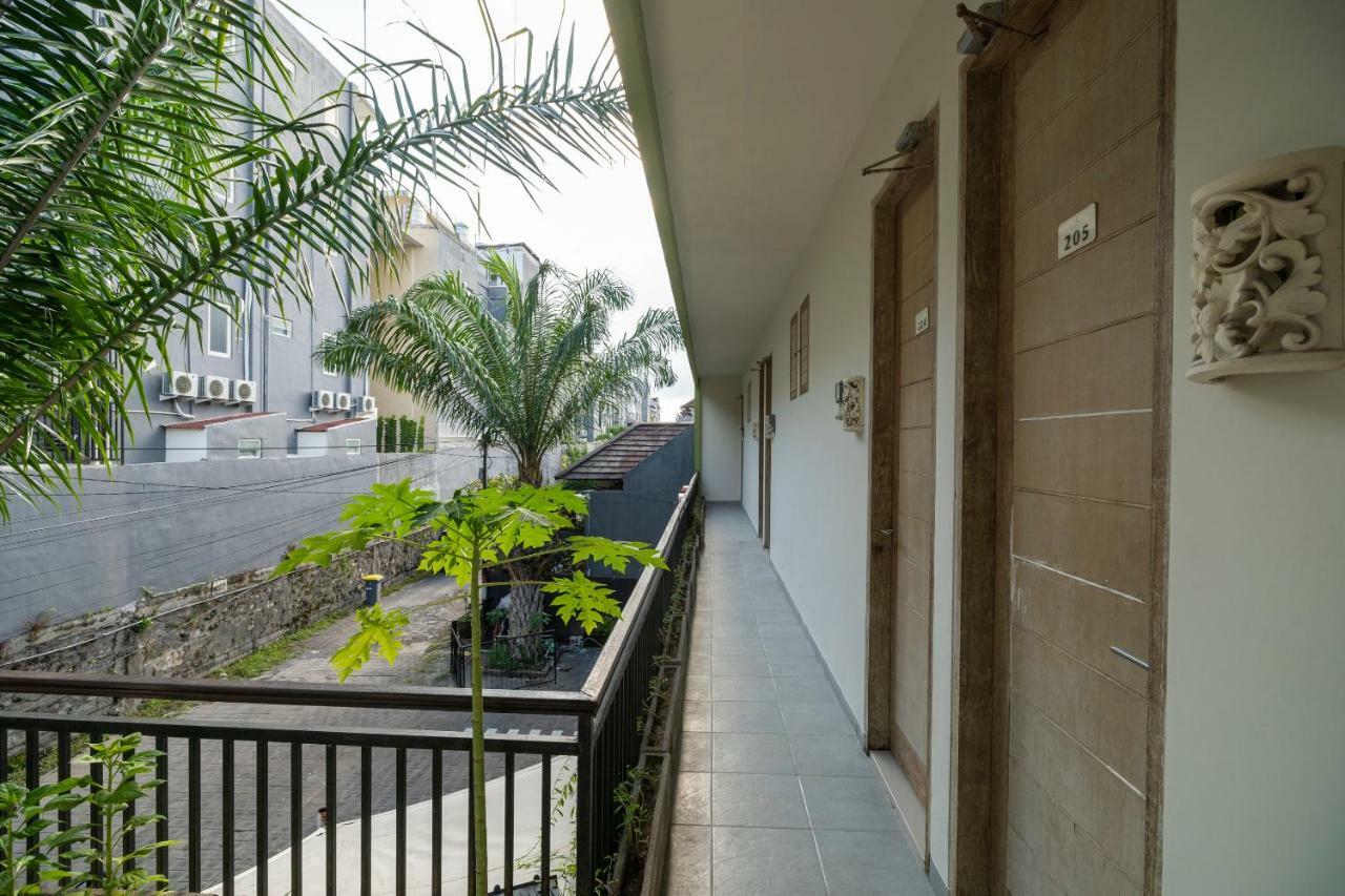 Oyo 697 Olivia Inn Denpasar Legian Extérieur photo